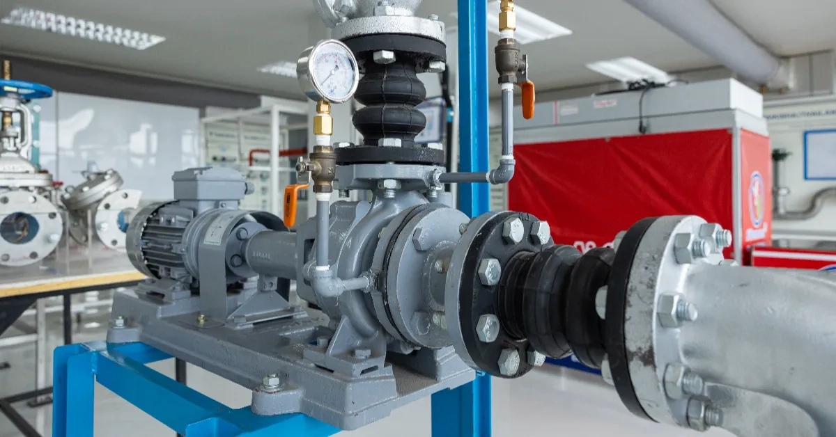 industrial-water-pump-with-pressure-gauge